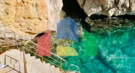 Вилла на первой береговой линии с собственным пляжем и бассейном