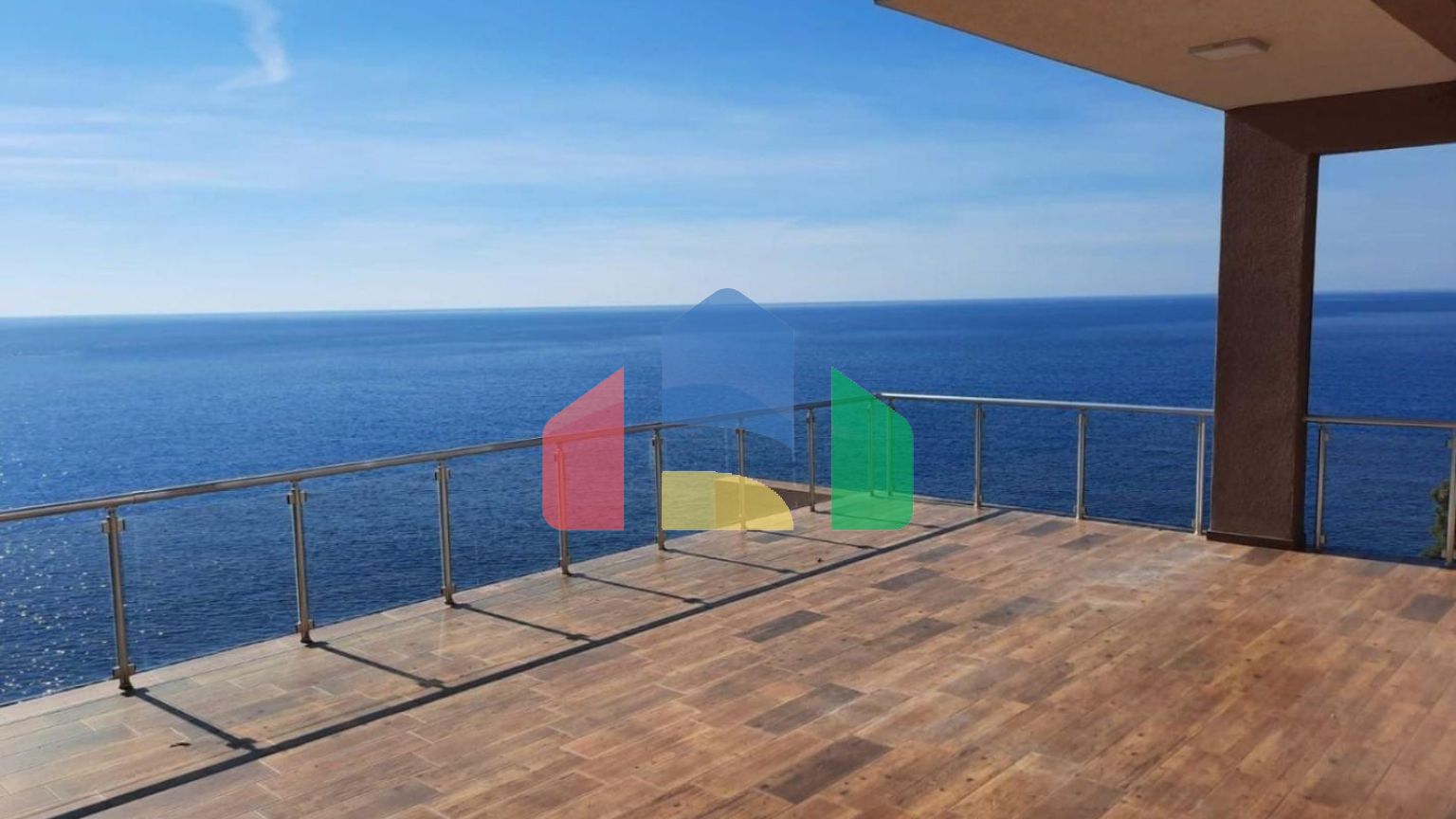 Вилла на первой береговой линии с собственным пляжем и бассейном