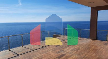 Вилла на первой береговой линии с собственным пляжем и бассейном