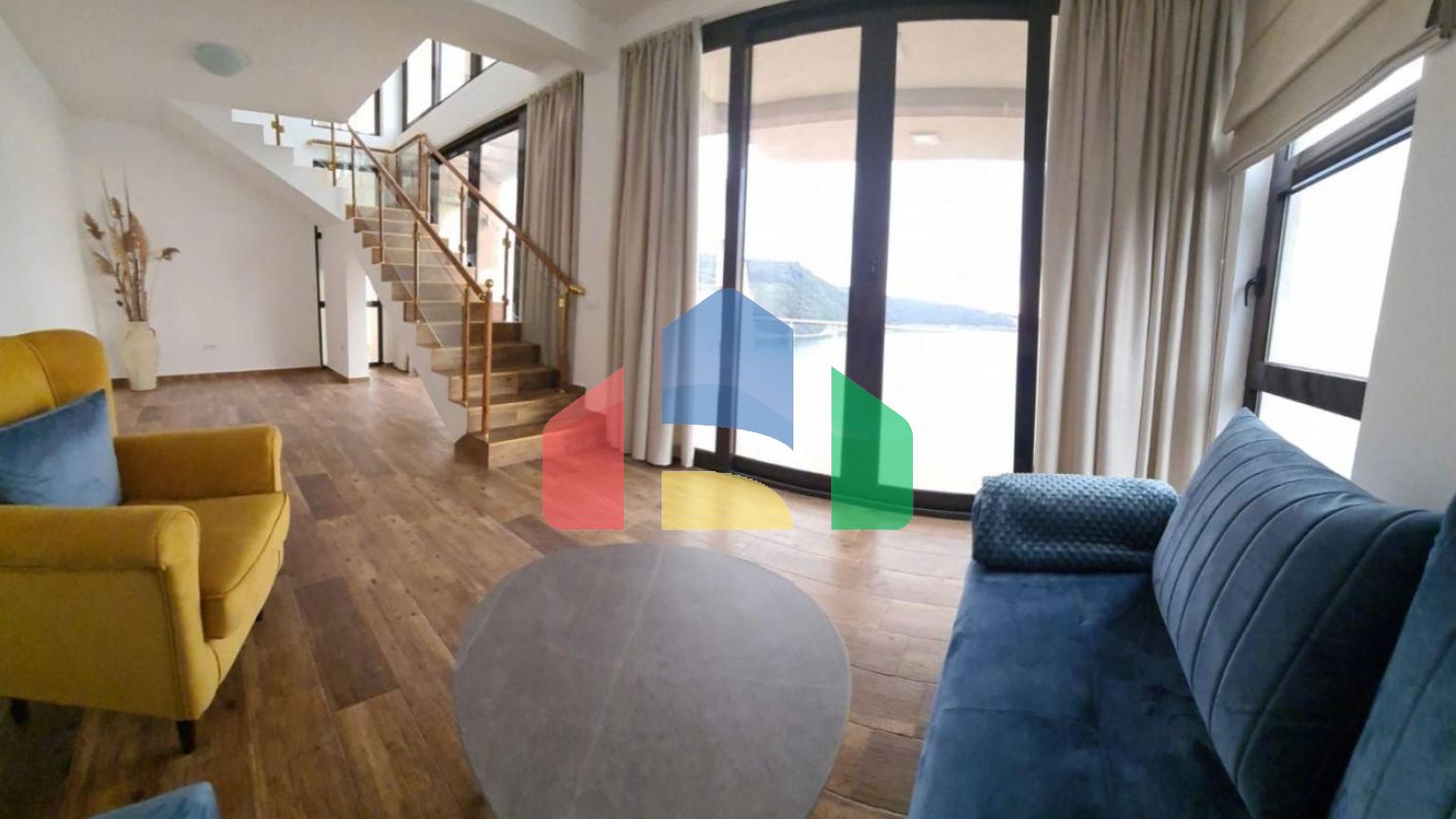 Вилла на первой береговой линии с собственным пляжем и бассейном