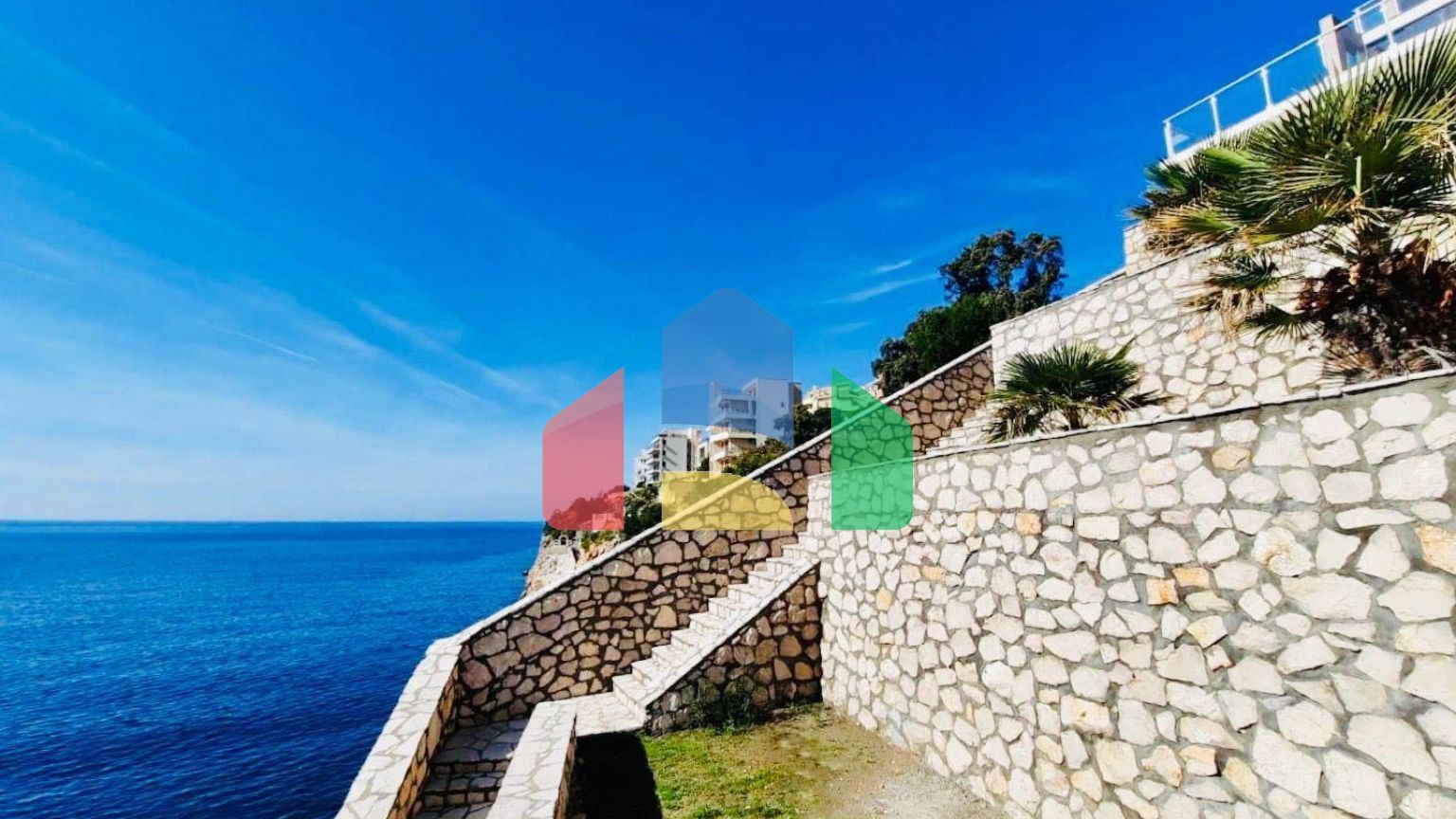 Вилла на первой береговой линии с собственным пляжем и бассейном