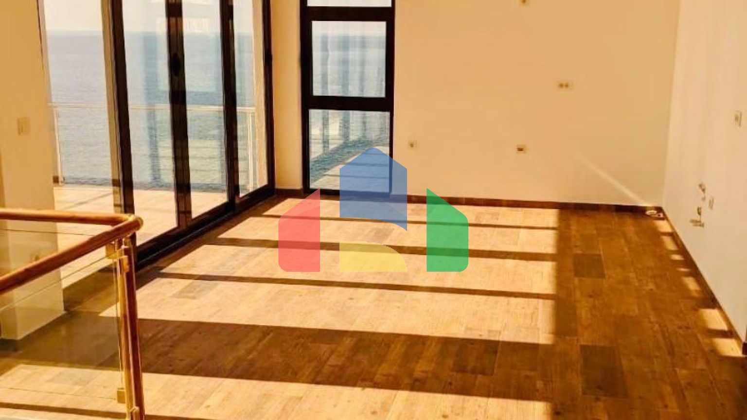 Вилла на первой береговой линии с собственным пляжем и бассейном