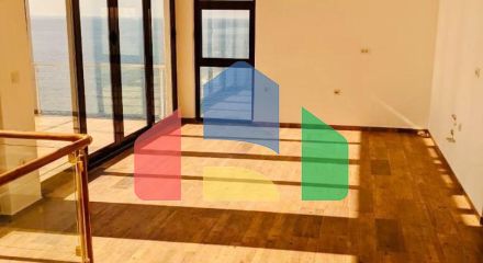 Вилла на первой береговой линии с собственным пляжем и бассейном