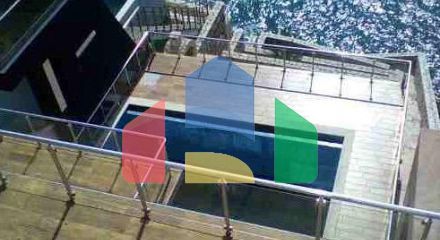 Вилла на первой береговой линии с собственным пляжем и бассейном