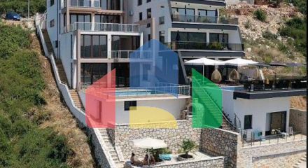 Вилла на первой береговой линии с собственным пляжем и бассейном