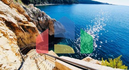 Вилла на первой береговой линии с собственным пляжем и бассейном