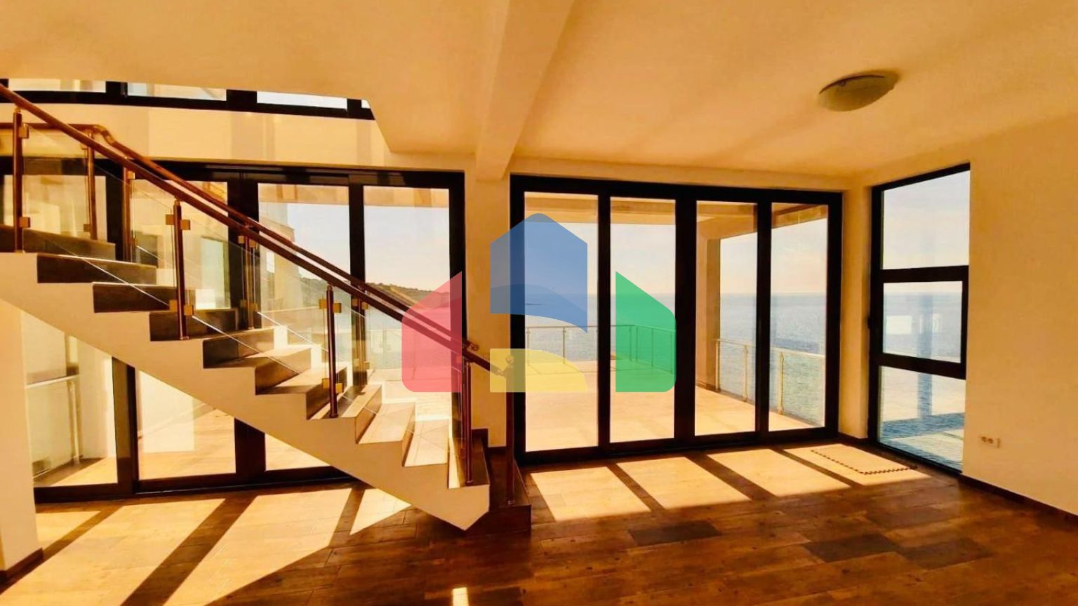 Вилла на первой береговой линии с собственным пляжем и бассейном