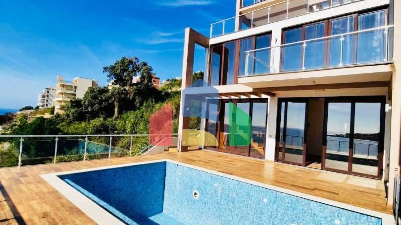 Вилла на первой береговой линии с собственным пляжем и бассейном