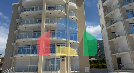 Квартира с 2 спальнями на первой линии в посёлке Добра Вода