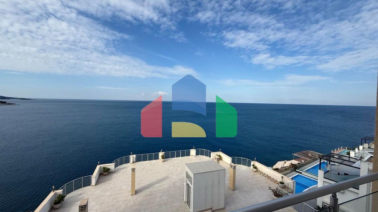 Квартира с 2 спальнями на первой линии в посёлке Добра Вода