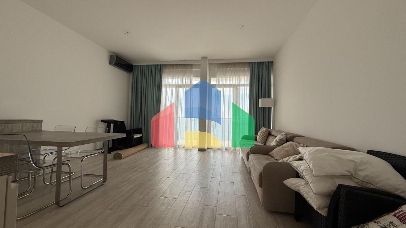 Квартира с 2 спальнями на первой линии в посёлке Добра Вода