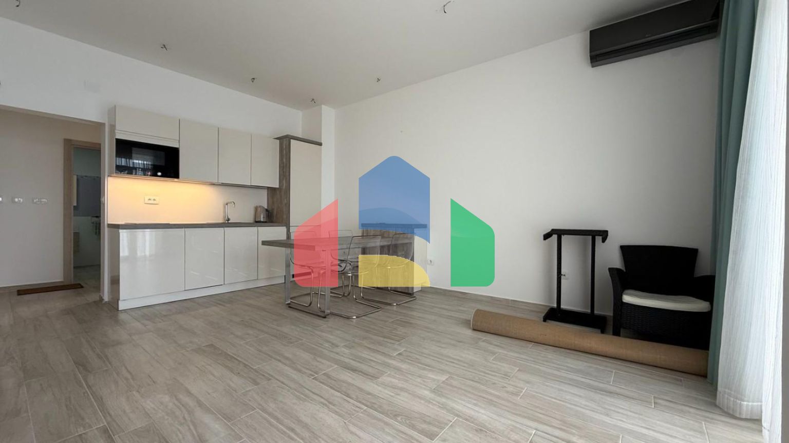 Квартира с 2 спальнями на первой линии в посёлке Добра Вода