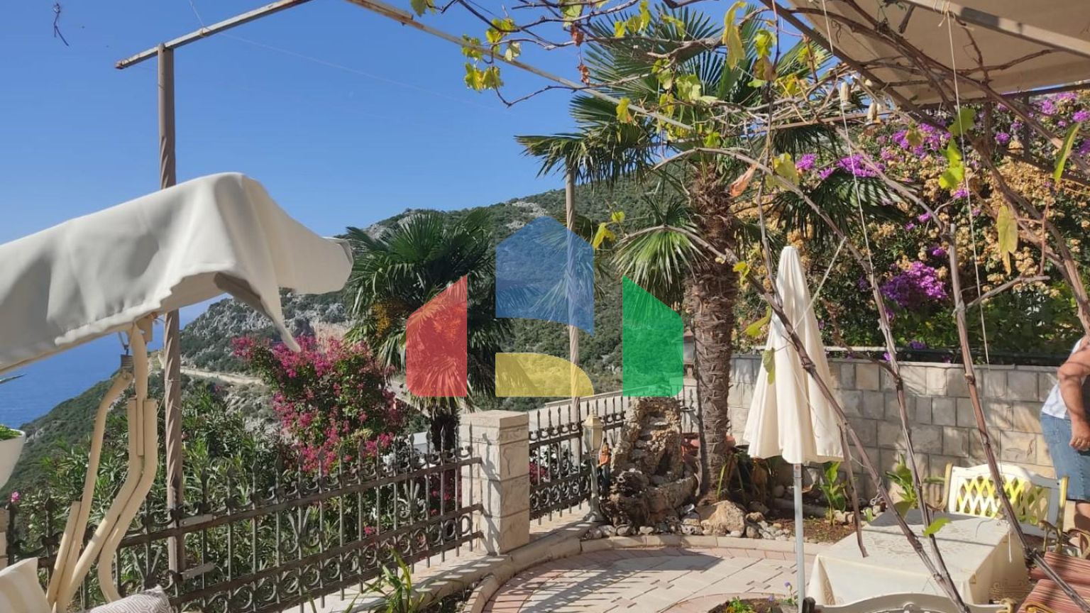 Дом с видом на море в Добрых Водах на 3 квартиры