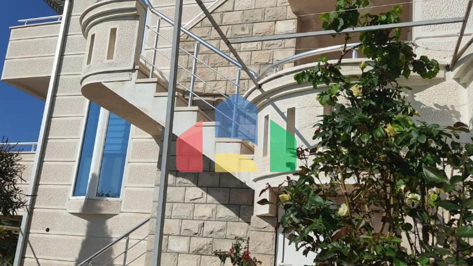 Дом с видом на море в Добрых Водах на 3 квартиры