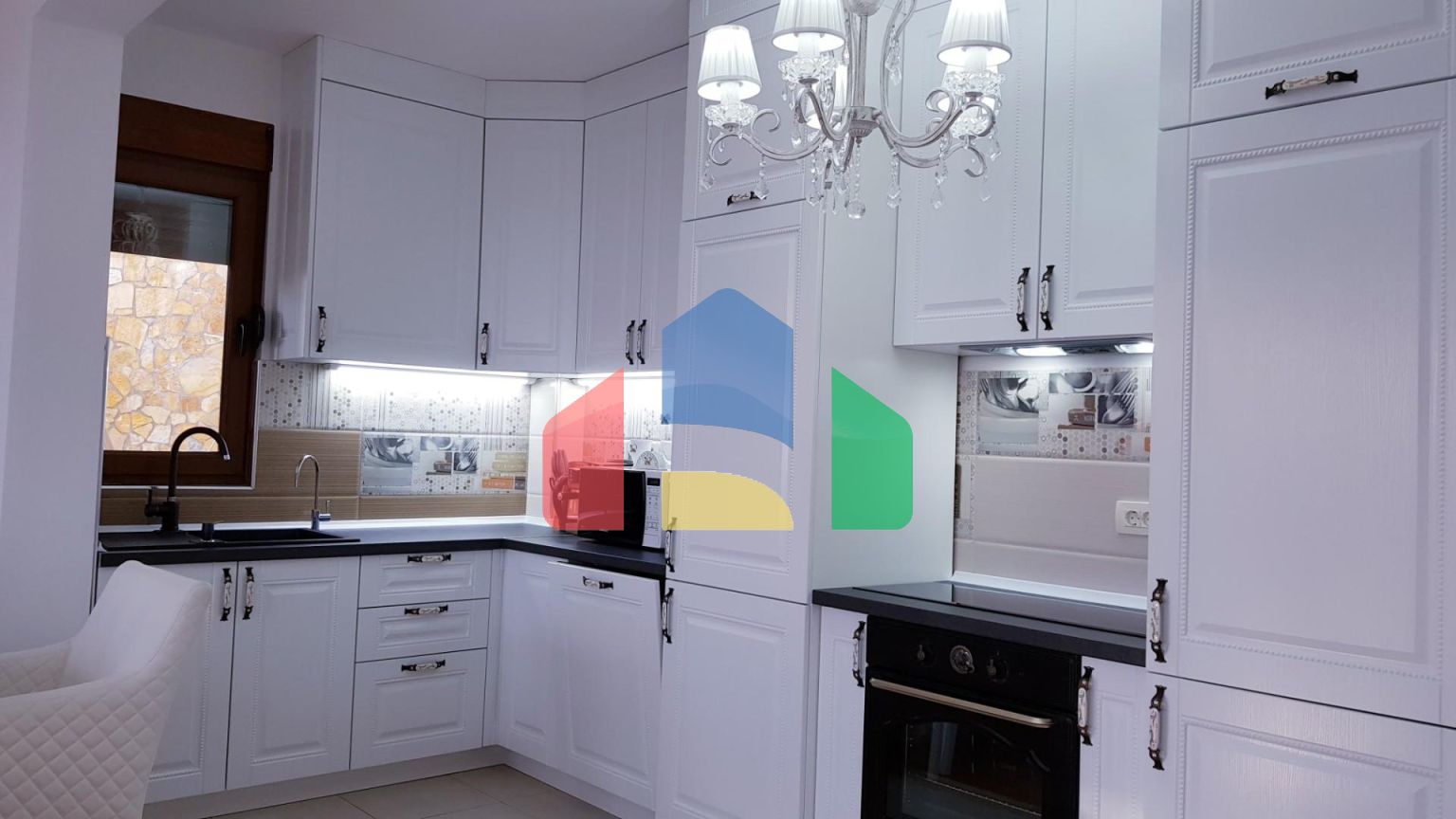 Продажа большой квартиры с 2 гаражными местами в Добрых Водах