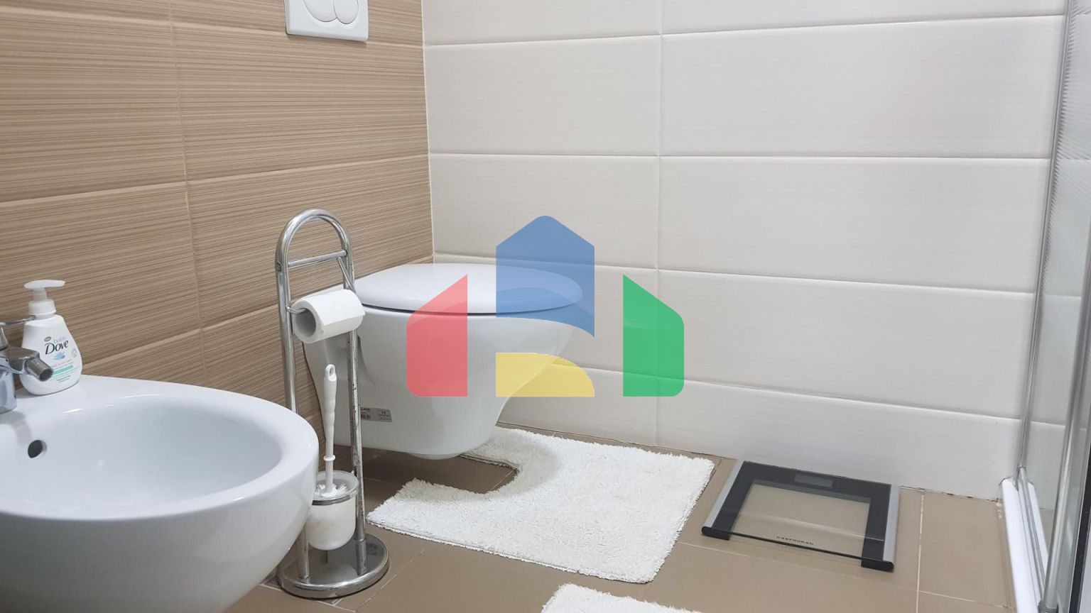 Продажа большой квартиры с 2 гаражными местами в Добрых Водах