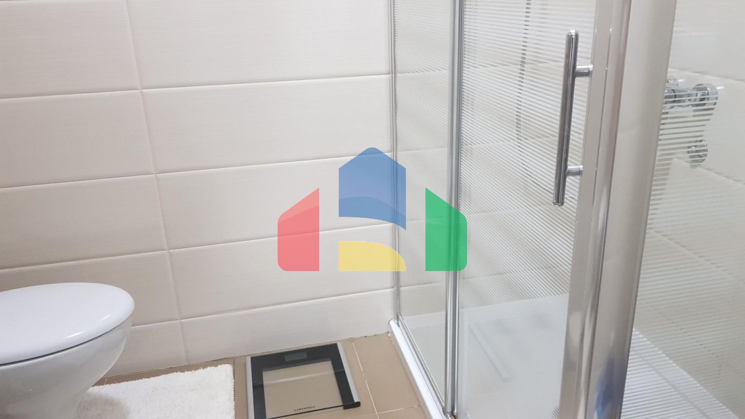 Продажа большой квартиры с 2 гаражными местами в Добрых Водах