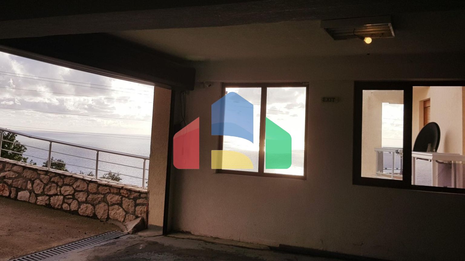 Продажа большой квартиры с 2 гаражными местами в Добрых Водах