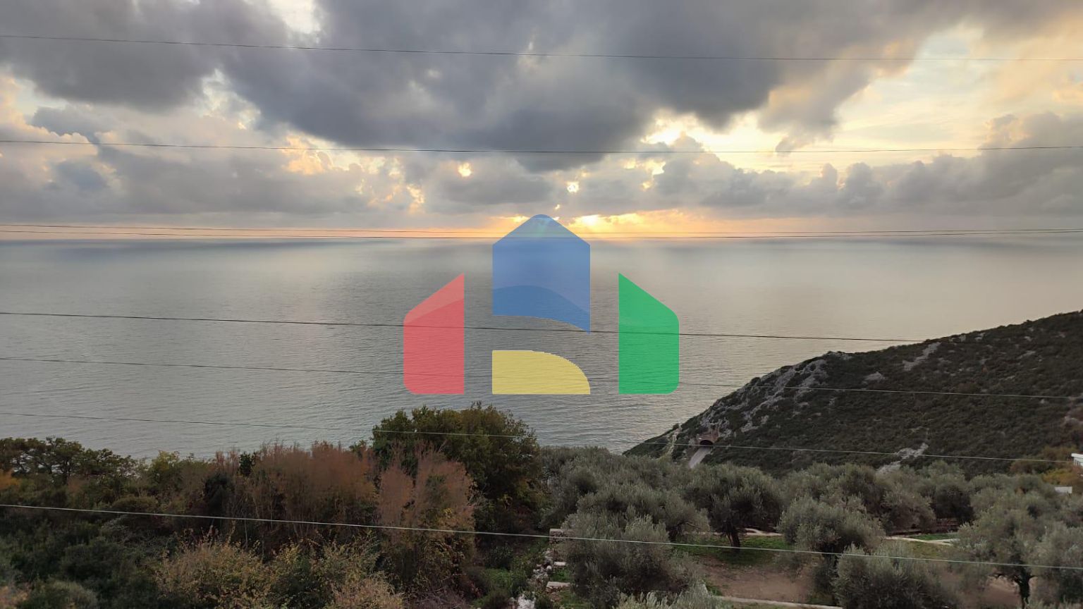 Продажа большой квартиры с 2 гаражными местами в Добрых Водах