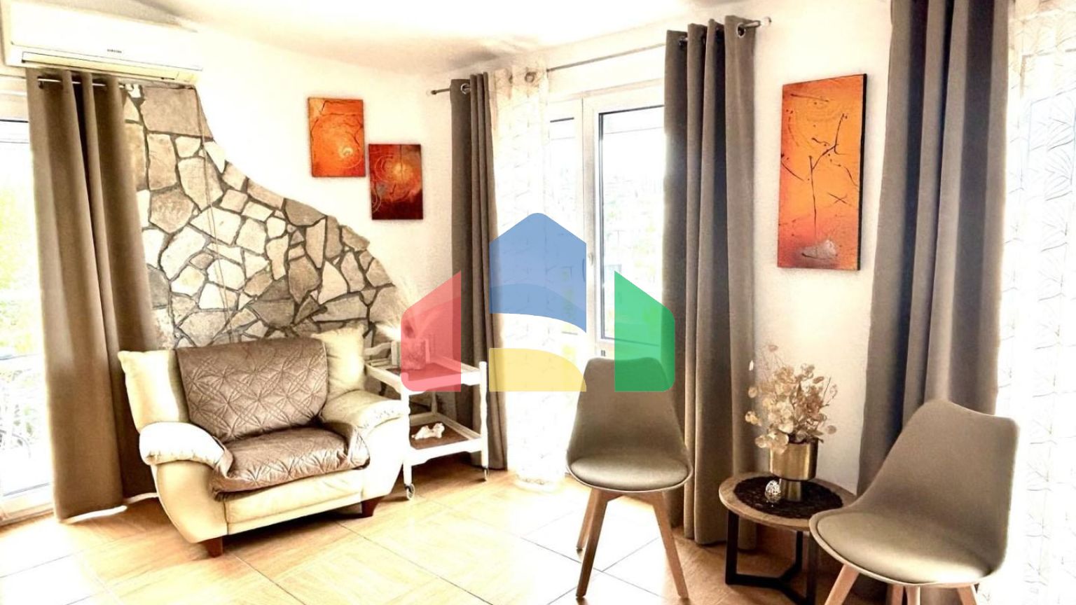 Мини отель в Добры Воды на отличной локации не далеко от пляжа с видом на море.