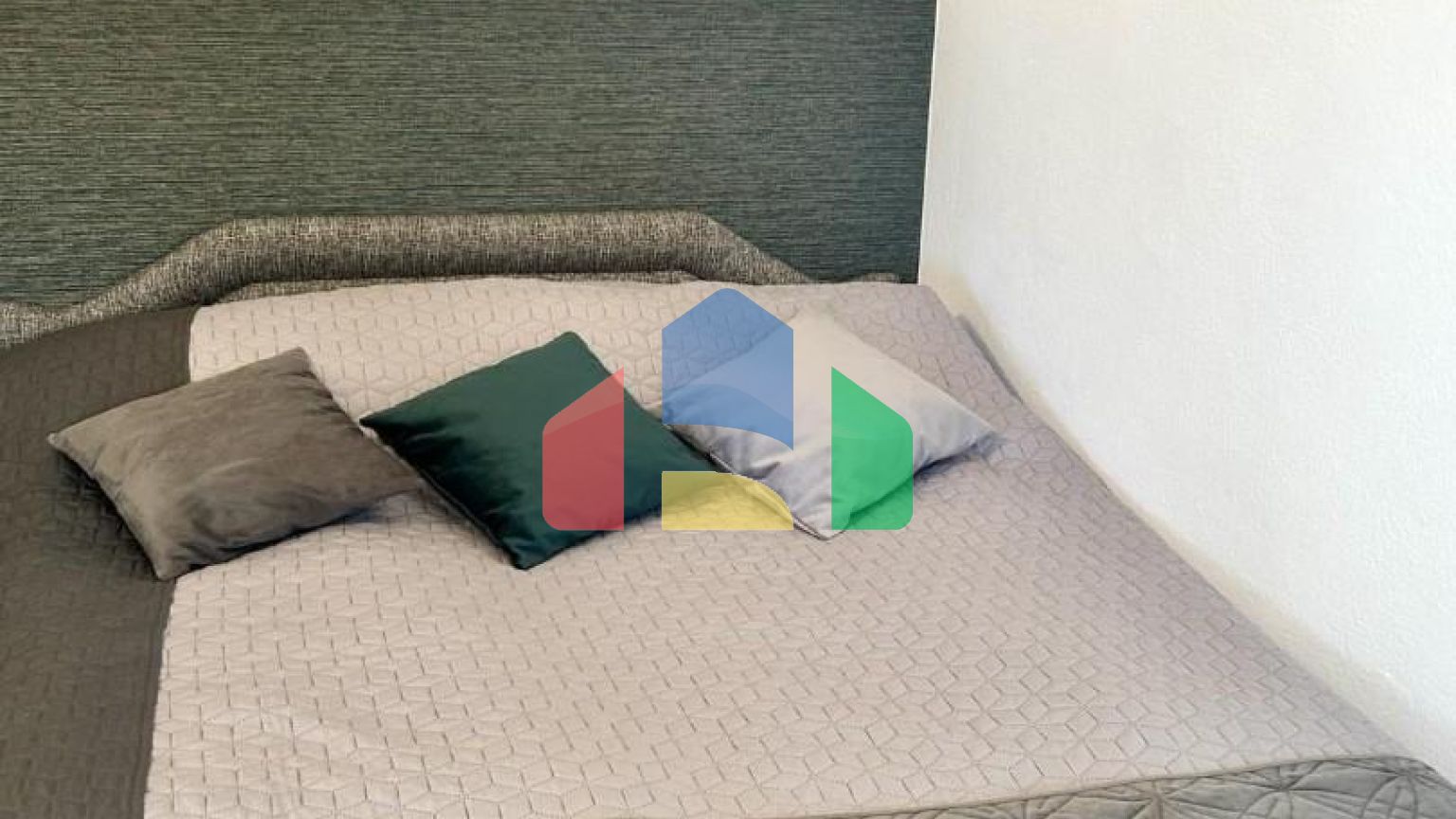 Мини отель в Добры Воды на отличной локации не далеко от пляжа с видом на море.