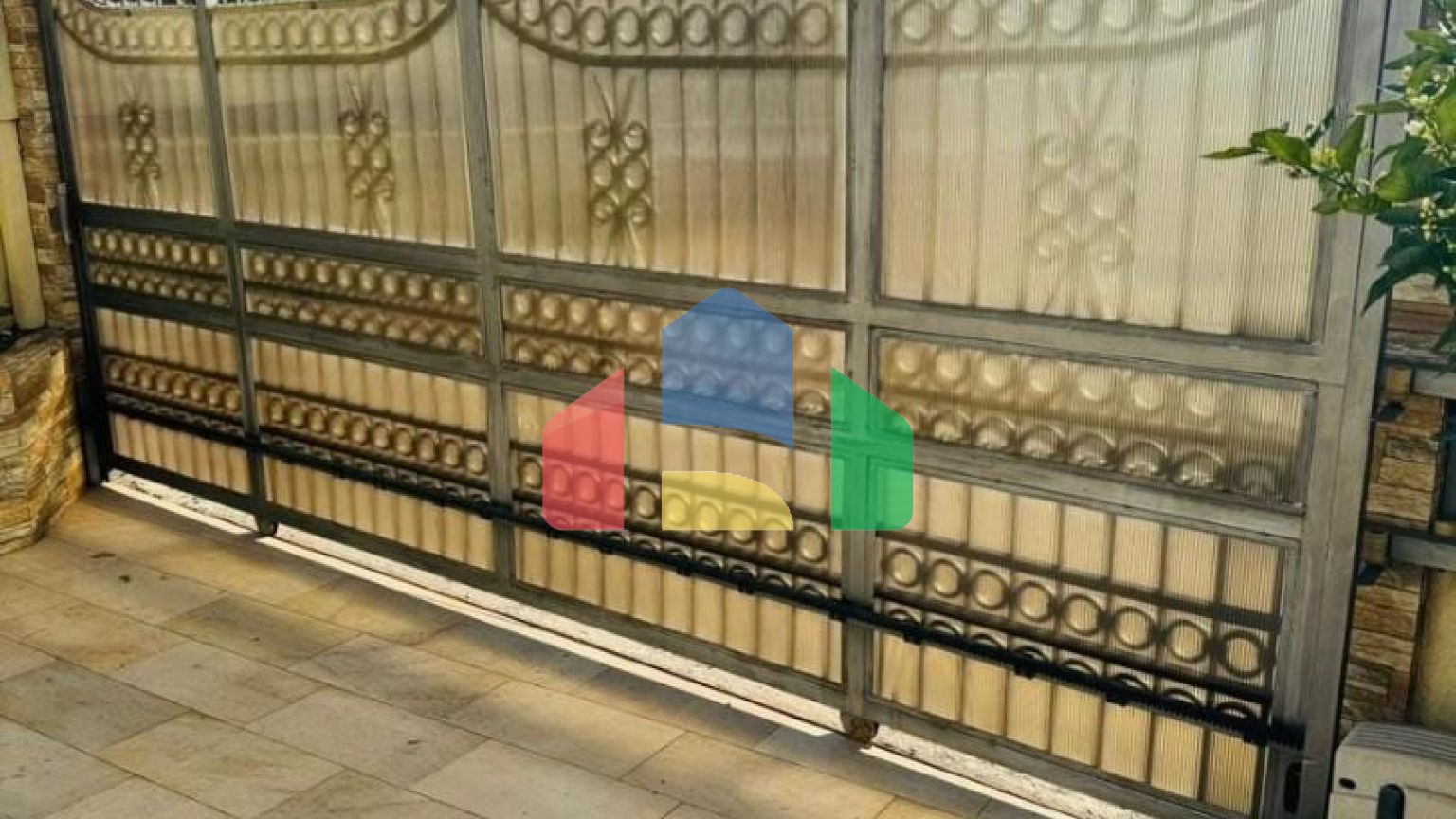 Вилла в Добры воды с панорамным видом на море и бассейном, недалеко от пляжа.