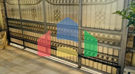 Вилла в Добры воды с панорамным видом на море и бассейном, недалеко от пляжа.