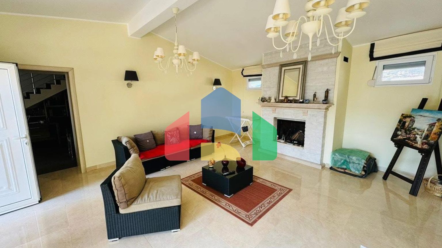 Вилла в Добры воды с панорамным видом на море и бассейном, недалеко от пляжа.