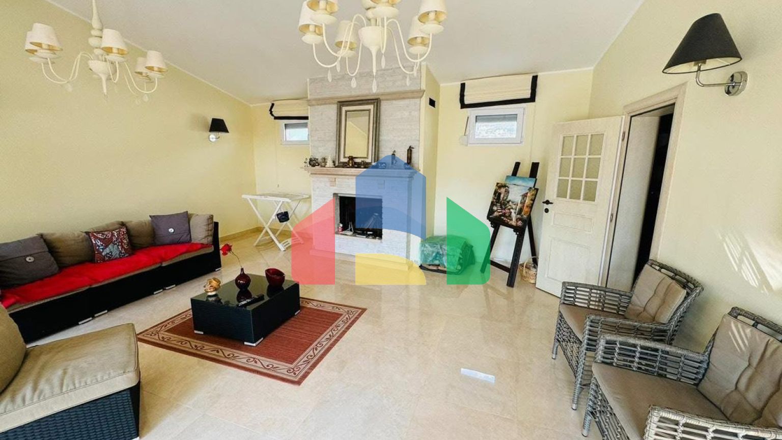 Вилла в Добры воды с панорамным видом на море и бассейном, недалеко от пляжа.