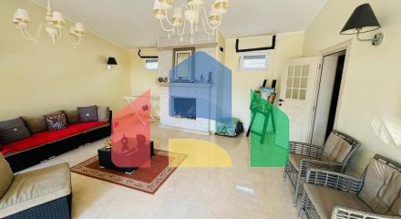 Вилла в Добры воды с панорамным видом на море и бассейном, недалеко от пляжа.