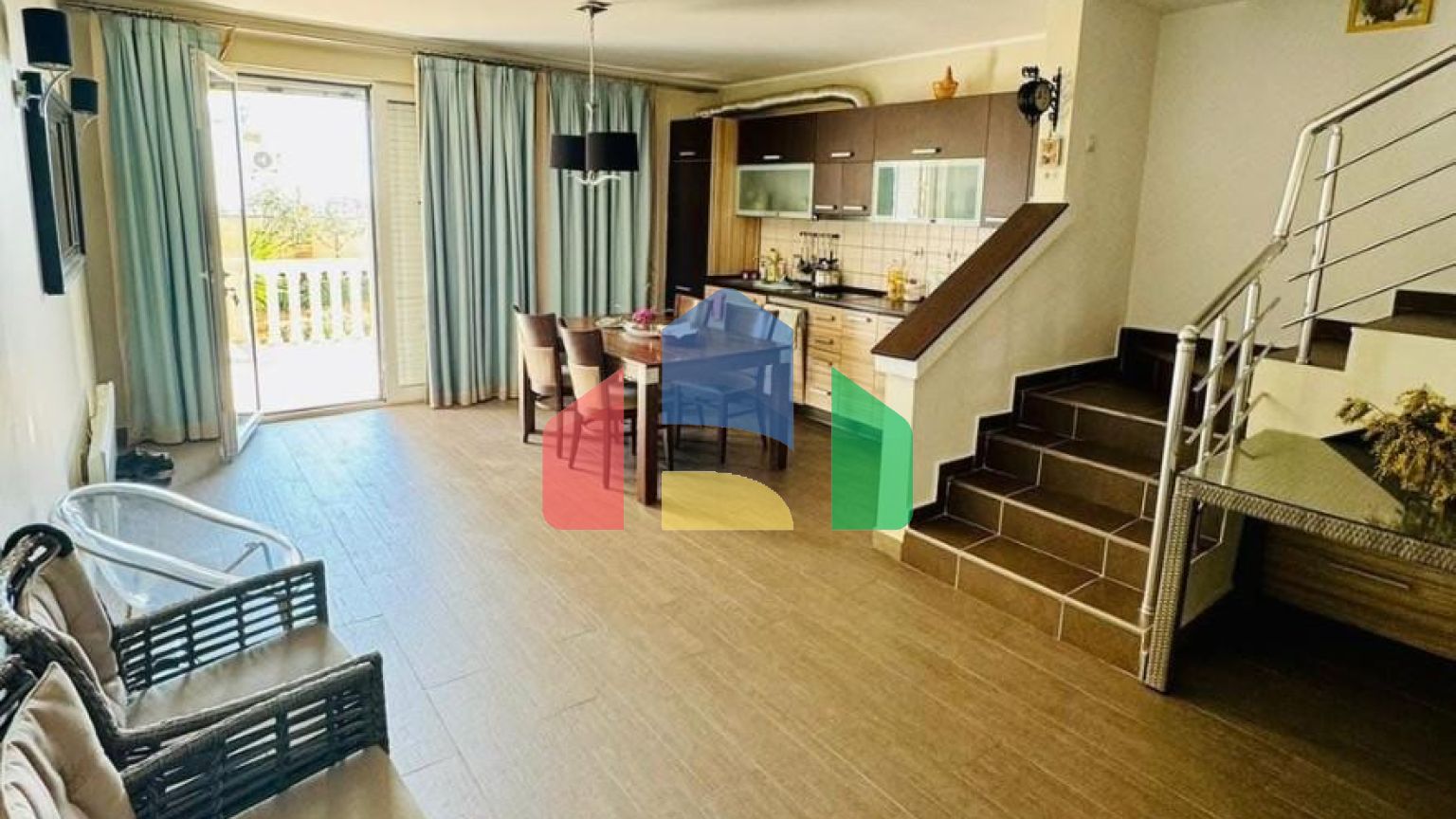 Вилла в Добры воды с панорамным видом на море и бассейном, недалеко от пляжа.