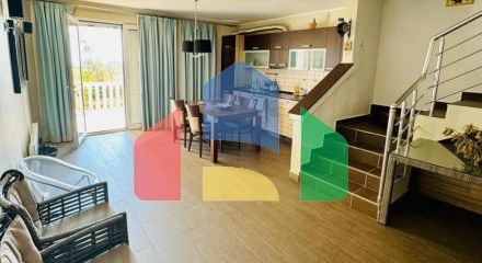 Вилла в Добры воды с панорамным видом на море и бассейном, недалеко от пляжа.