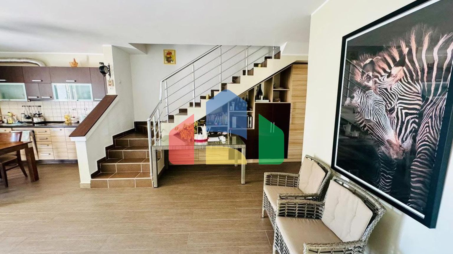 Вилла в Добры воды с панорамным видом на море и бассейном, недалеко от пляжа.