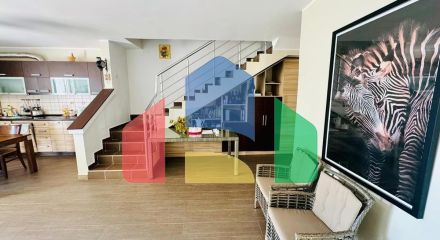 Вилла в Добры воды с панорамным видом на море и бассейном, недалеко от пляжа.