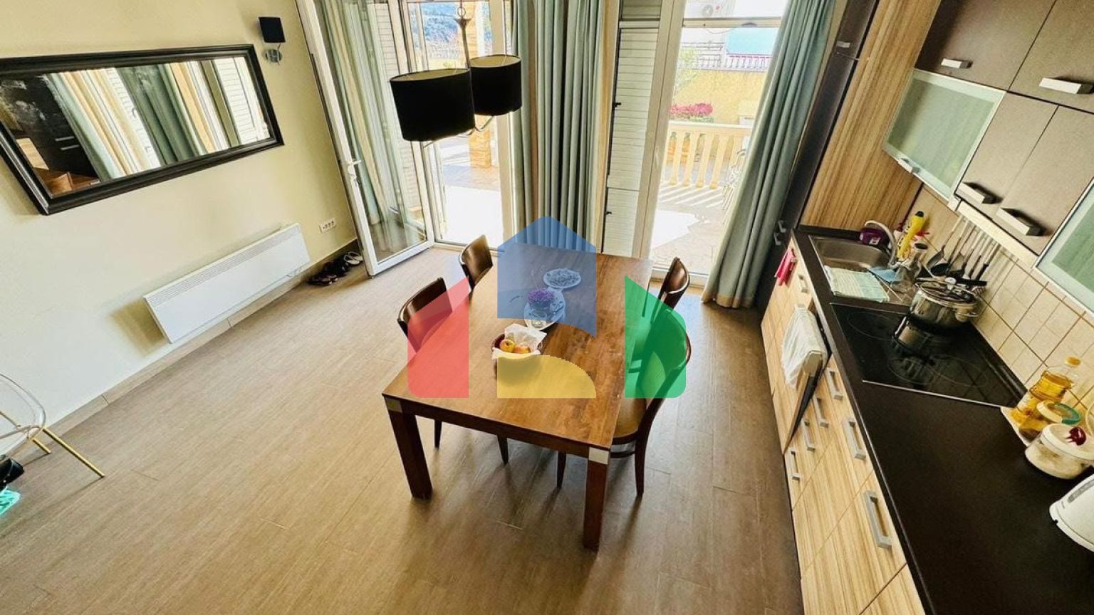 Вилла в Добры воды с панорамным видом на море и бассейном, недалеко от пляжа.