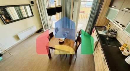 Вилла в Добры воды с панорамным видом на море и бассейном, недалеко от пляжа.