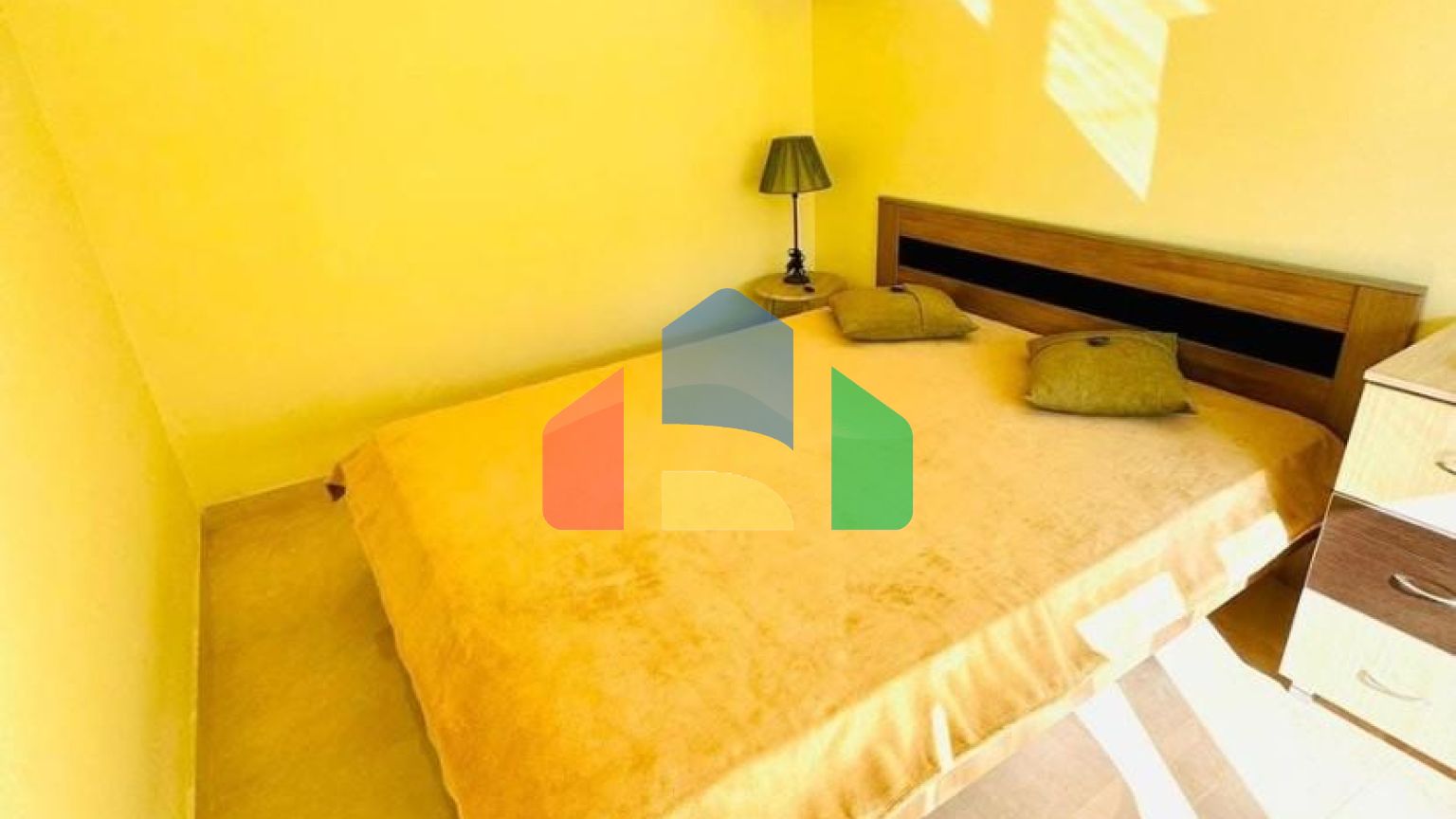 Вилла в Добры воды с панорамным видом на море и бассейном, недалеко от пляжа.