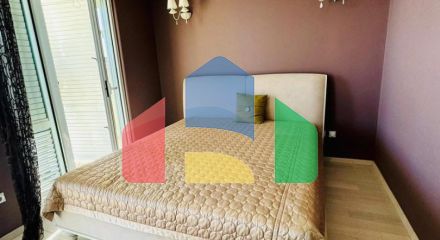 Вилла в Добры воды с панорамным видом на море и бассейном, недалеко от пляжа.