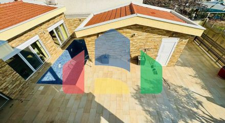 Вилла в Добры воды с панорамным видом на море и бассейном, недалеко от пляжа.