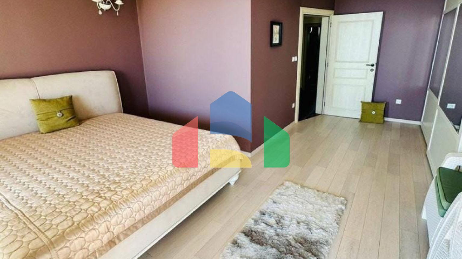 Вилла в Добры воды с панорамным видом на море и бассейном, недалеко от пляжа.