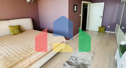 Вилла в Добры воды с панорамным видом на море и бассейном, недалеко от пляжа.