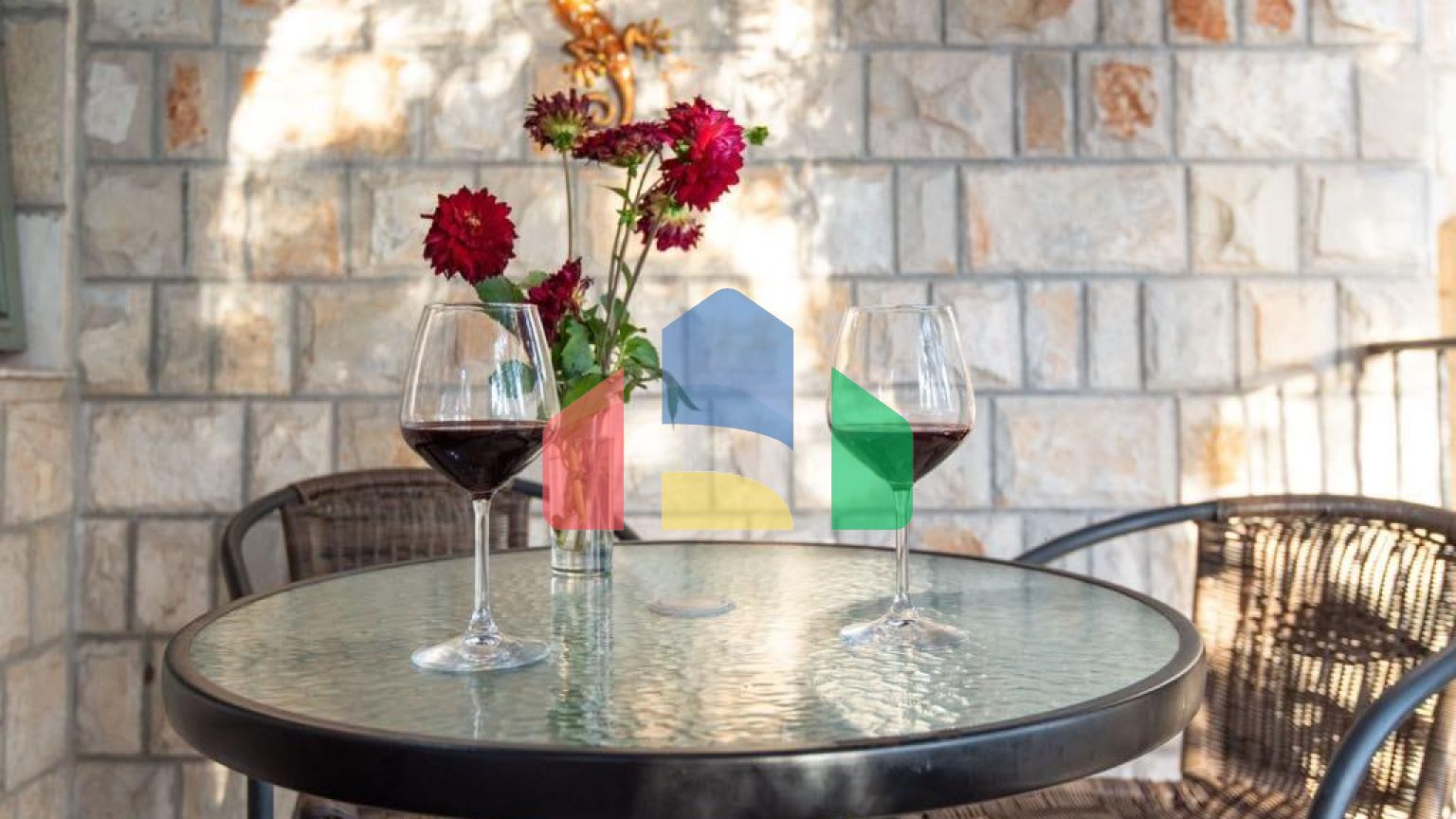 Отель с рестораном в одном из самых туристических мест Черногории, Добры воды.