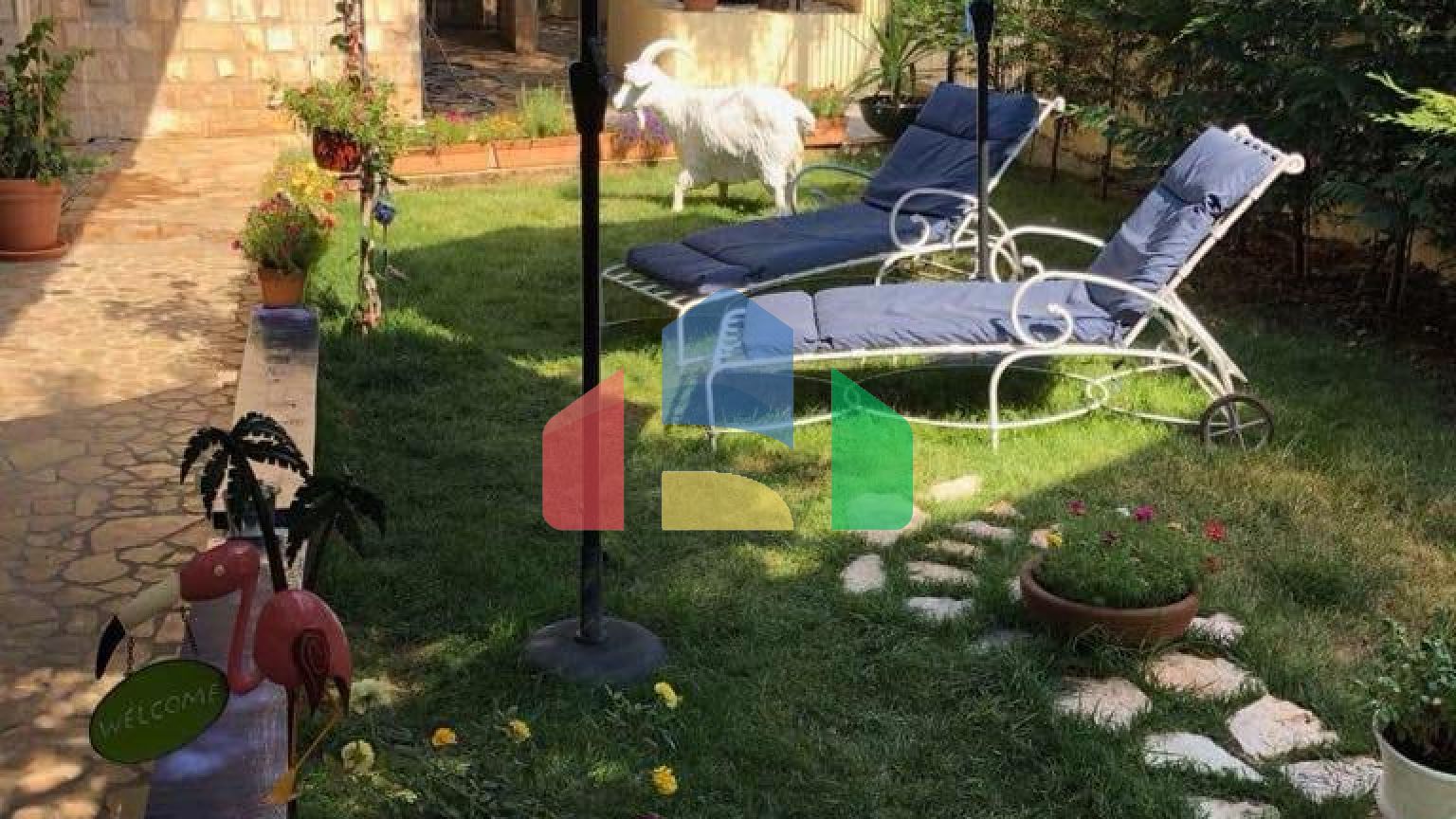 Отель с рестораном в одном из самых туристических мест Черногории, Добры воды.