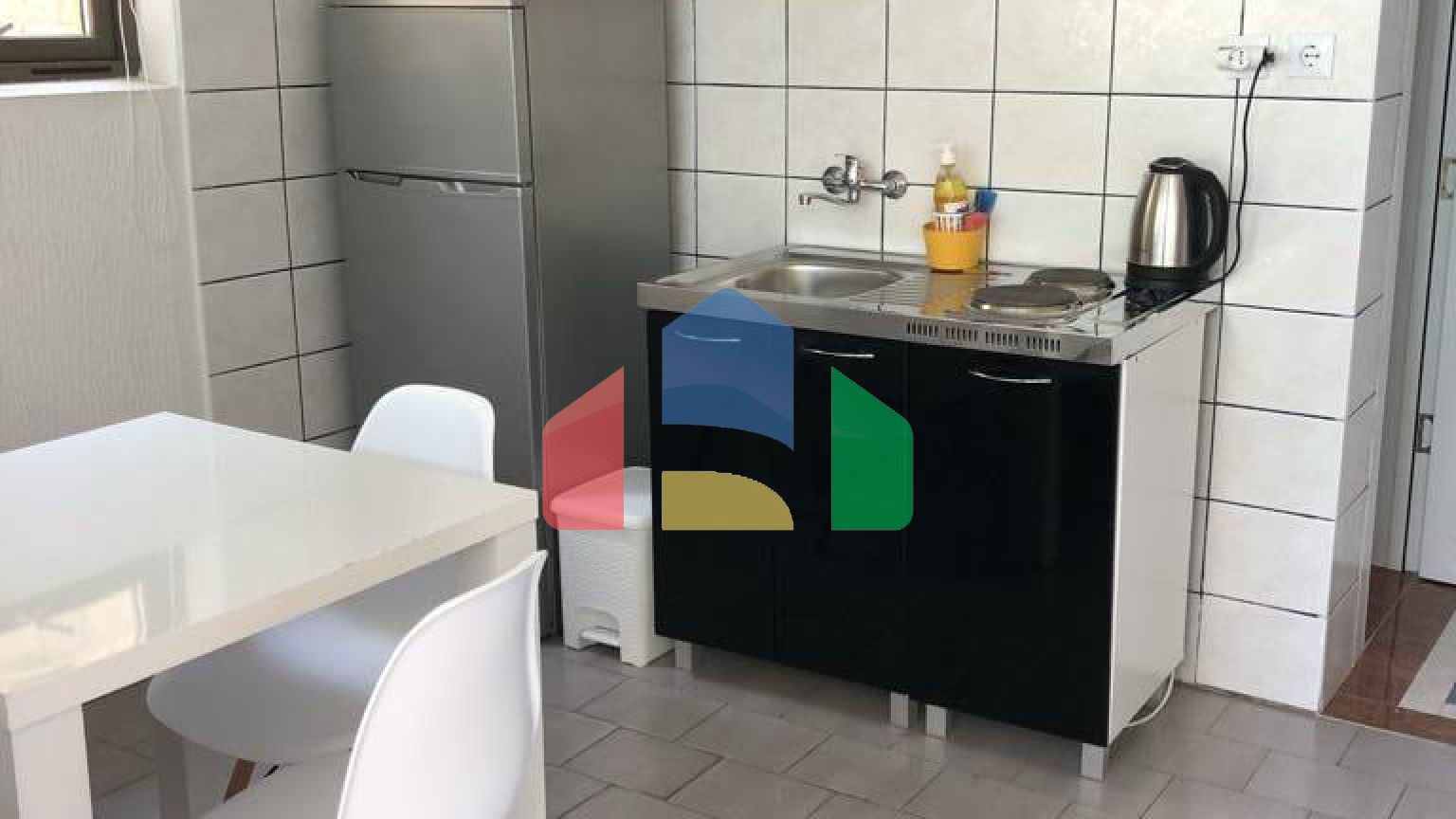 Отель с рестораном в одном из самых туристических мест Черногории, Добры воды.