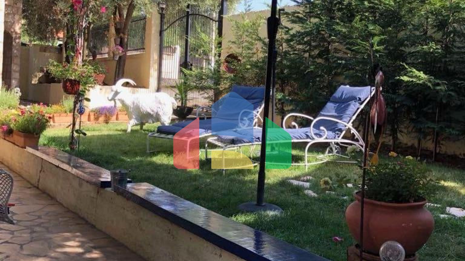 Отель с рестораном в одном из самых туристических мест Черногории, Добры воды.