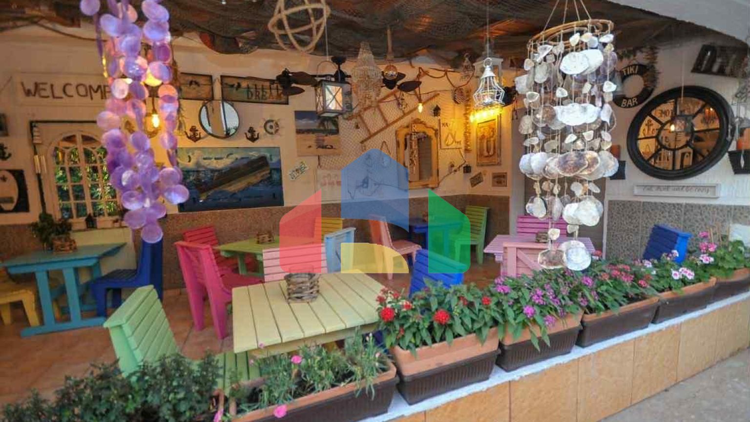 Отель с рестораном в одном из самых туристических мест Черногории, Добры воды.