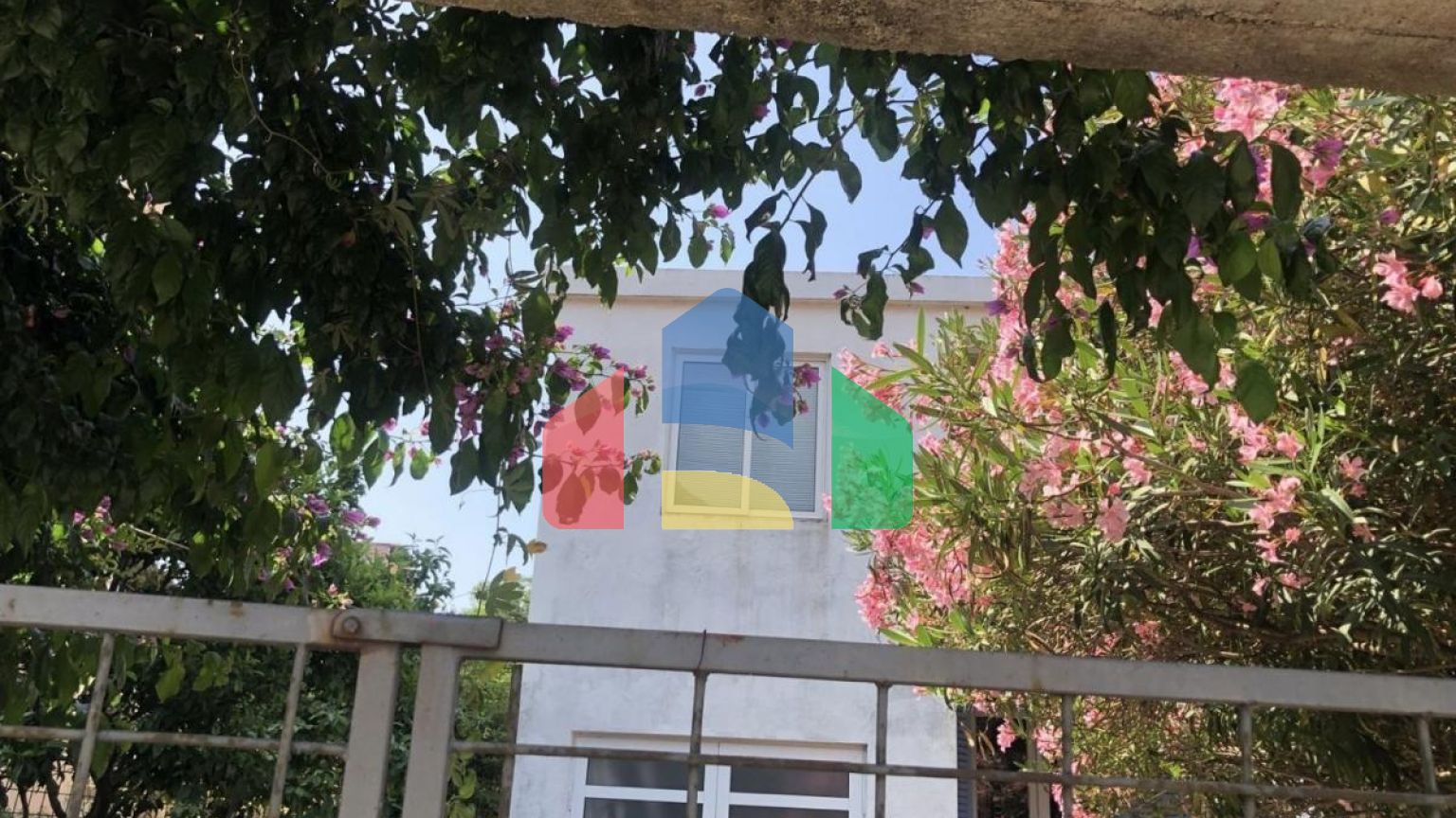 Очаровательный дом с красивым садом в Добра Вода