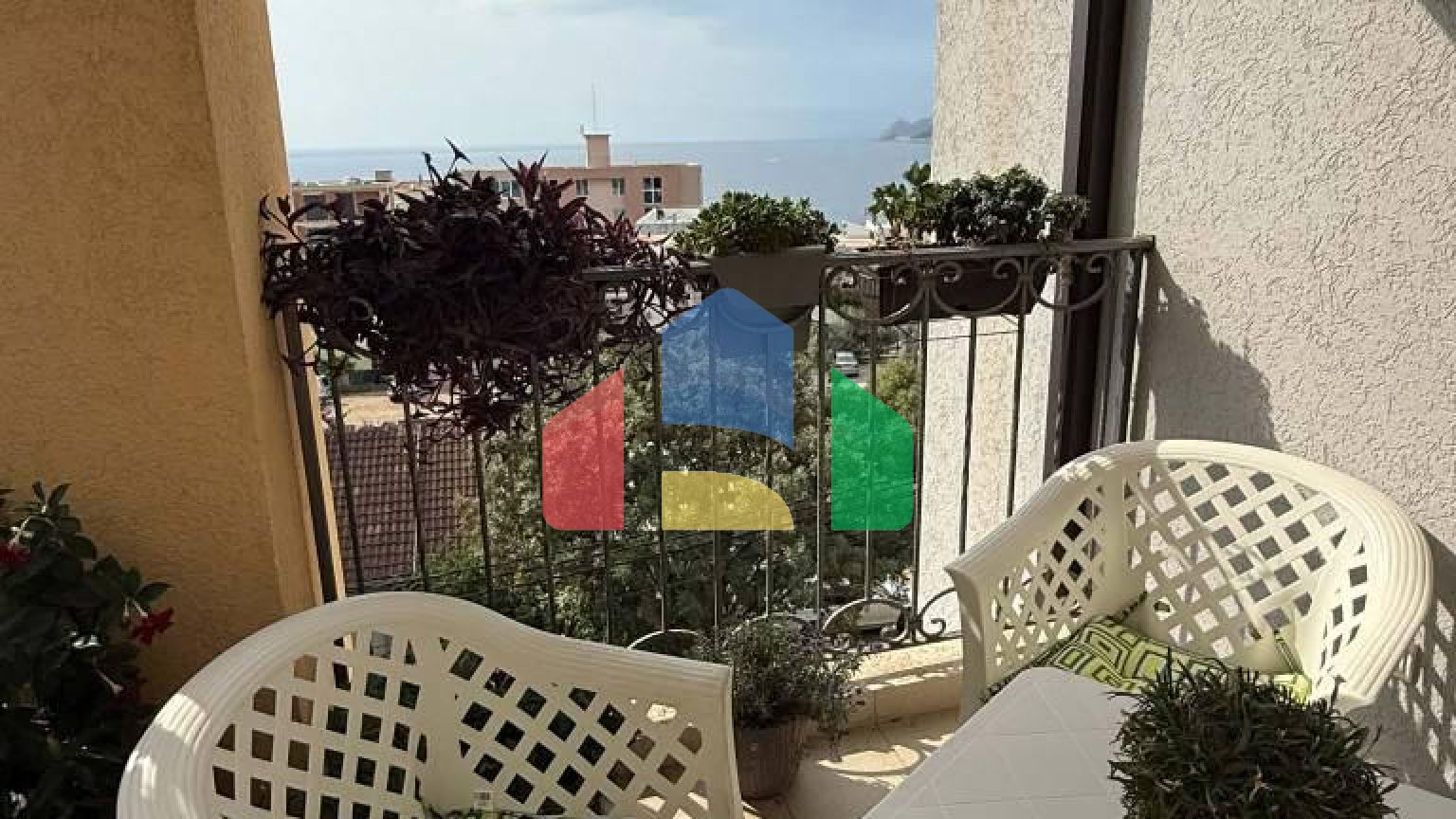 Квартира c гаражом в поселке Добры Воды с двумя спальнями