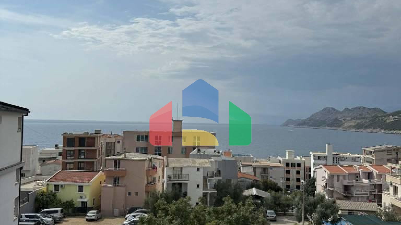 Квартира c гаражом в поселке Добры Воды с двумя спальнями