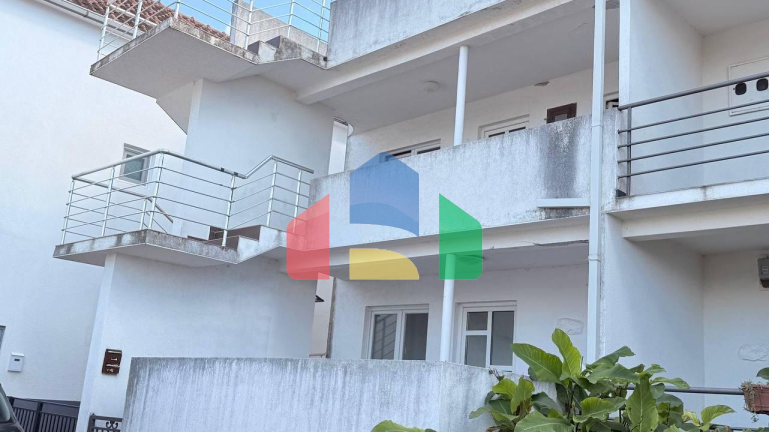 Продажа трёхэтажного легального дома в Добра Вода